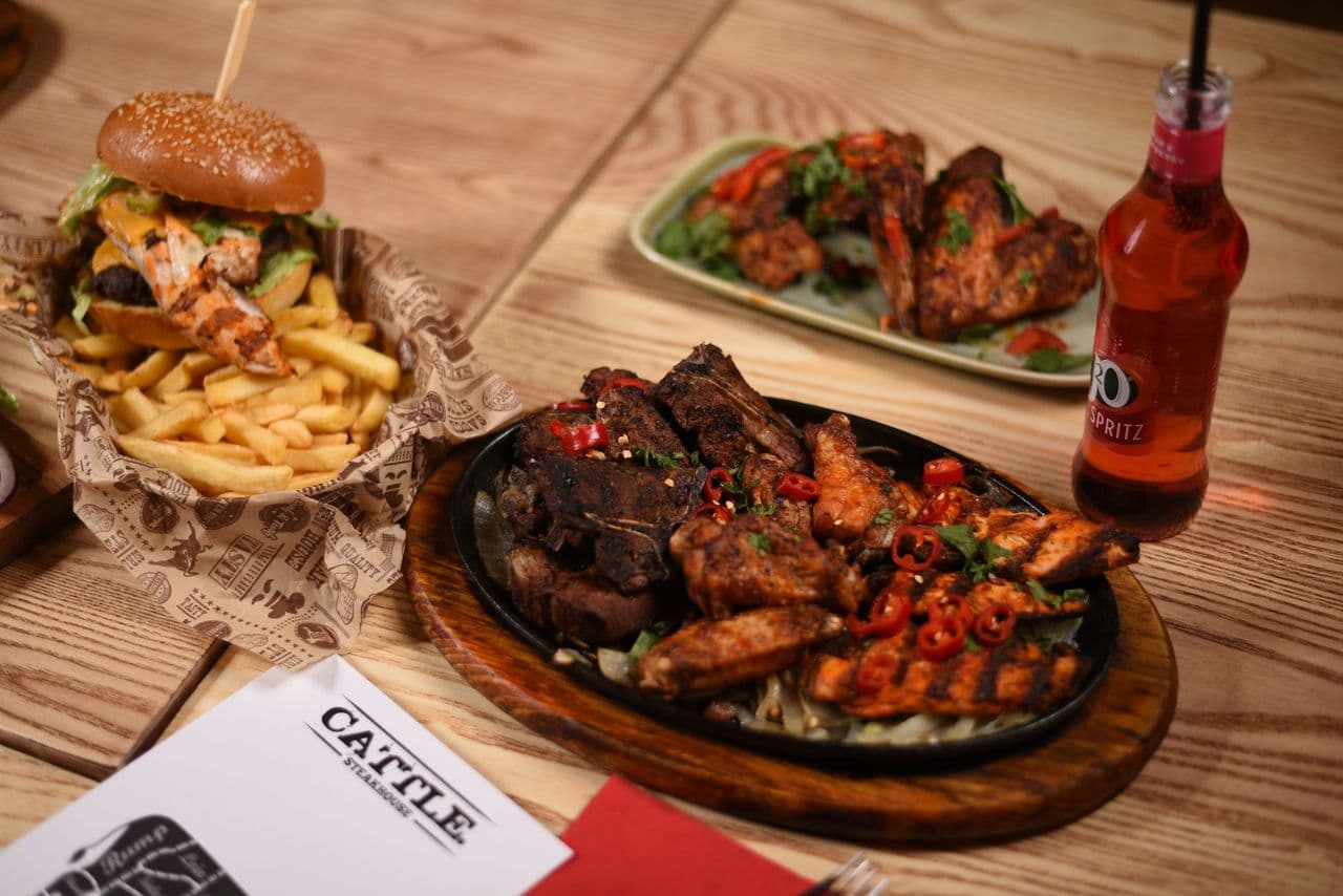 Sliced beef served with fresh lettuce